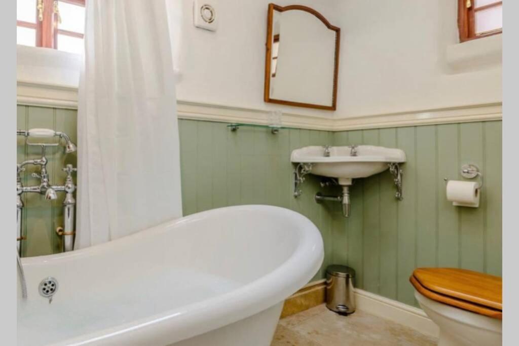 The Cow House - In The Heart Of Whitby Villa Eksteriør bilde