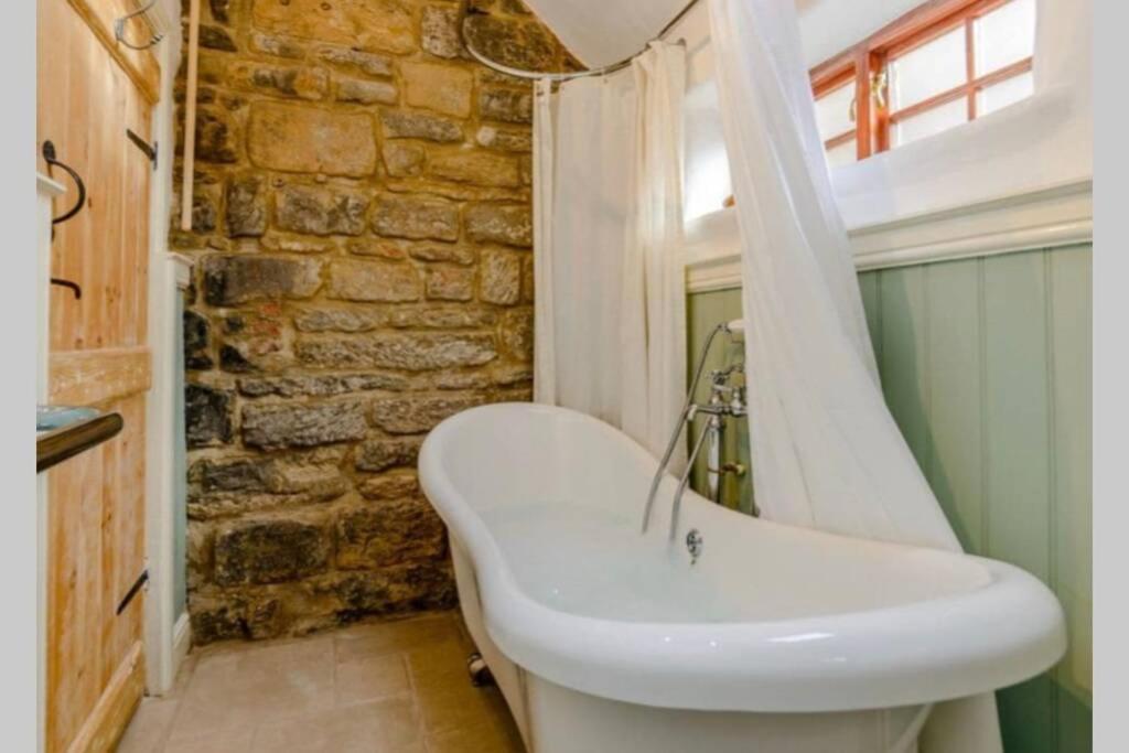 The Cow House - In The Heart Of Whitby Villa Eksteriør bilde