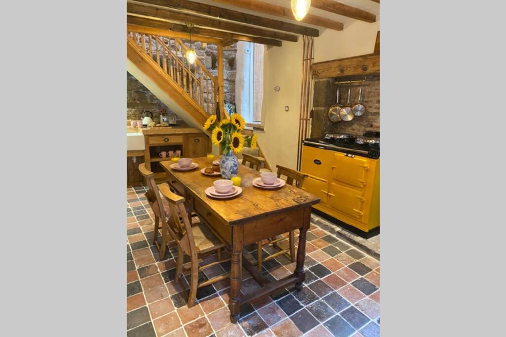 The Cow House - In The Heart Of Whitby Villa Eksteriør bilde